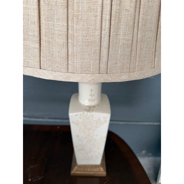 Mid 20th Century Asian White Floral Embossed Lamp For Sale In Miami - Image 6 of 7