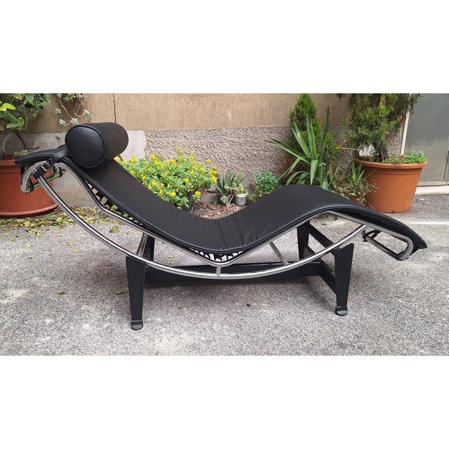 Vintage LC4 Lounge Chair by Le Corbusier for Cassina, 1970s, in Very Good conditions. Designed 1970 to 1979 I have...