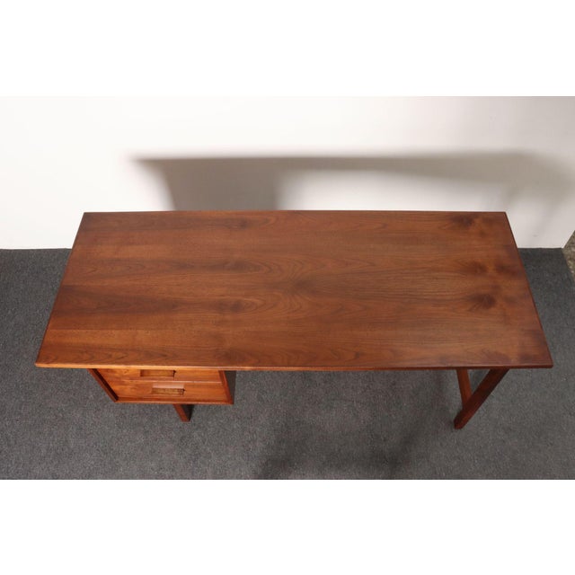1950s Mid-Century American Modern Studio Craft Walnut Desk by Richard Artschwager For Sale - Image 5 of 18
