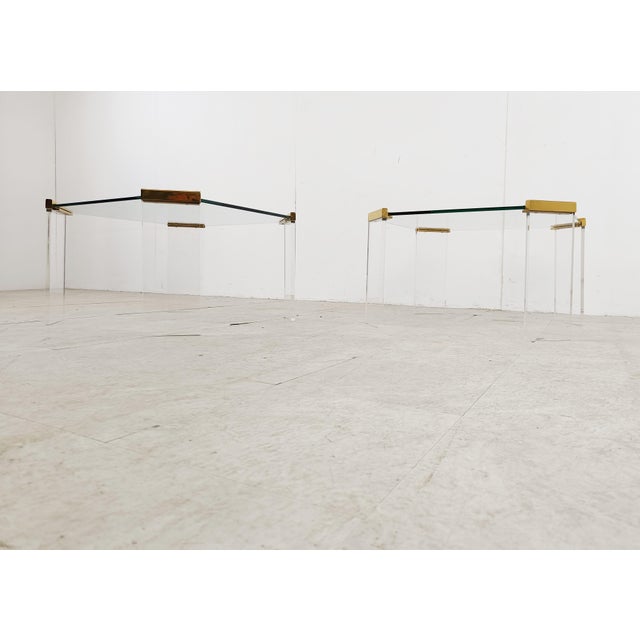 Mid-Century Modern Acrylic Glass and Brass Coffee Tables, 1970s, Set of 2 For Sale - Image 3 of 12