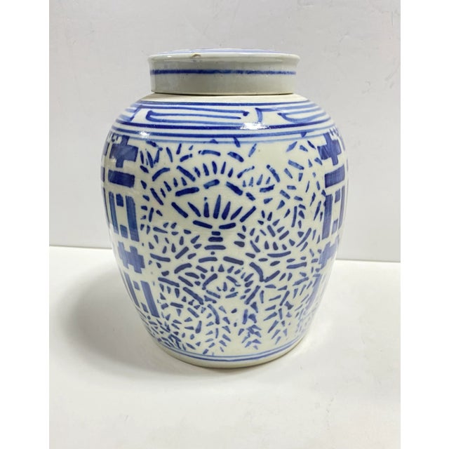 1960s Double Happiness Chinoiserie Ginger Jar – 1960s Blue & White Porcelain With Lid For Sale - Image 5 of 12