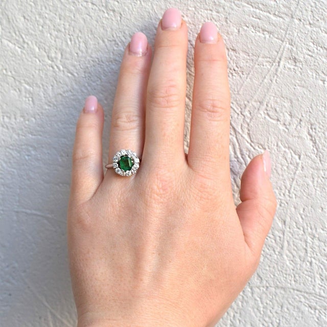 Late 20th Century Mellerio Platinum Daisy Ring - 1ct Natural Emerald & Diamonds - Signed, Size 8.5 For Sale - Image 10 of 10