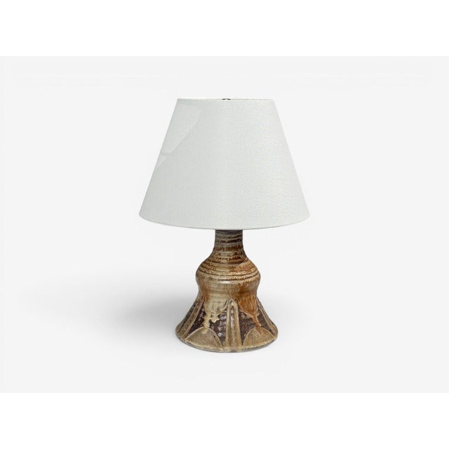 BJ Keramik, Danish Mid-Century Modern, Brutalist Table Lamp, Beige Stoneware, Denmark, 1960s An interesting brutalist...