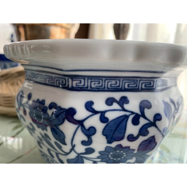 1980s Vintage Blue & White Scalloped Chinoiserie Planter or Cachepot For Sale - Image 5 of 9