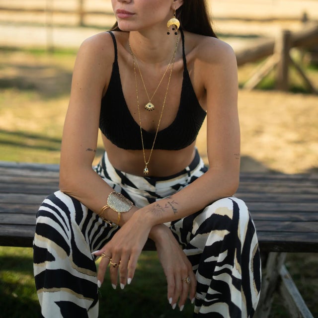 Embrace timeless elegance and good fortune with the Lucky Clover Black Enamel Egg Gold Necklace. This enchanting piece...