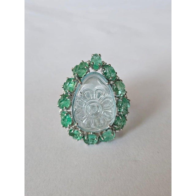 Metal Set in 18k Gold, 13.39 Carats Carved Aquamarine, Emerald & Diamond Cocktail Ring, Us Size 6 For Sale - Image 7 of 10