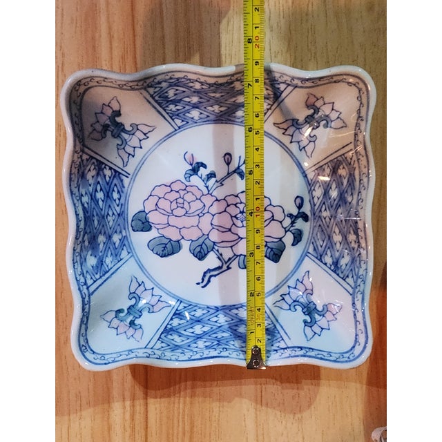 Late 20th Century Chinoiserie Blue & White Square Scalloped Trinket Dish For Sale - Image 4 of 8