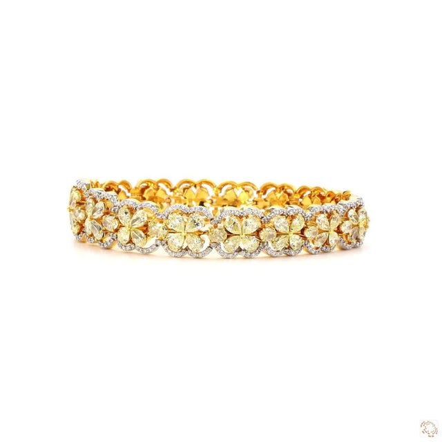 Early 21st Century 1.67 Carat Round Brilliant Cut White Diamond Yellow Diamond Gold Bracelet For Sale - Image 5 of 9