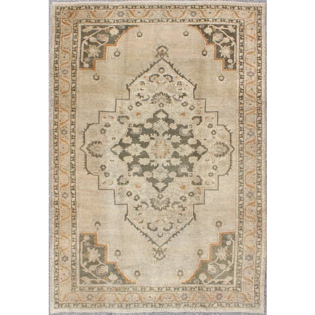 Vintage Turkish Oushak Rug With Floral Medallion Design in Light Tones For Sale - Image 9 of 9