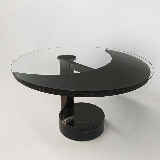 Extendable Round Glass Table Moon attributed to Mario Mazzer for Zanette, 1980s, in Very Good conditions. Designed 1980 to...