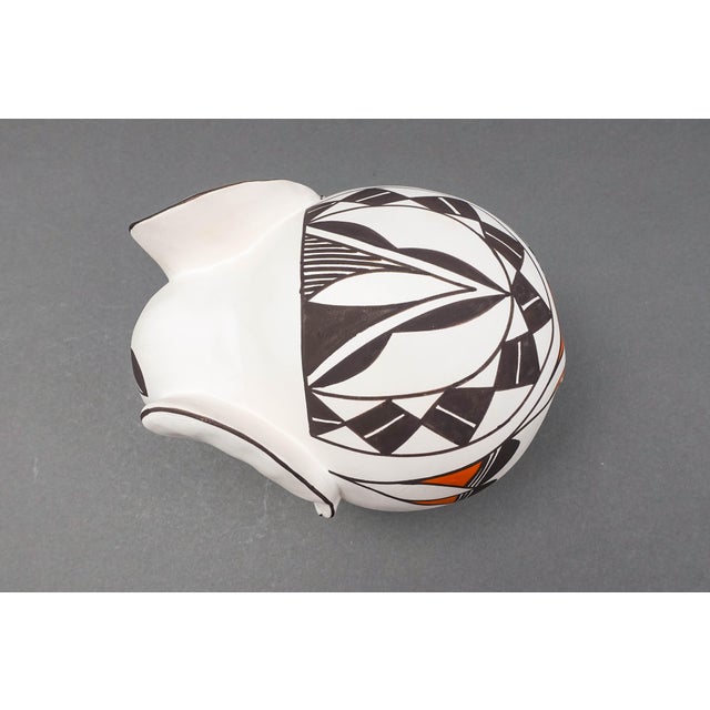 Mid 20th Century Acoma Pueblo Native American Rlc Signed Vintage Elephant Pottery Figurine Effigy For Sale In Miami - Image 6 of 8