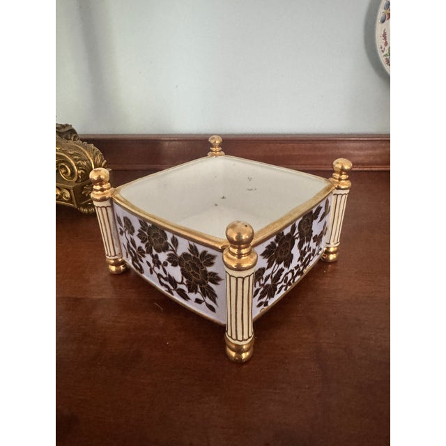 Listing is for an antique Morimura Brothers porcelain cachepot in the French Empire style. The square pot has fluted...
