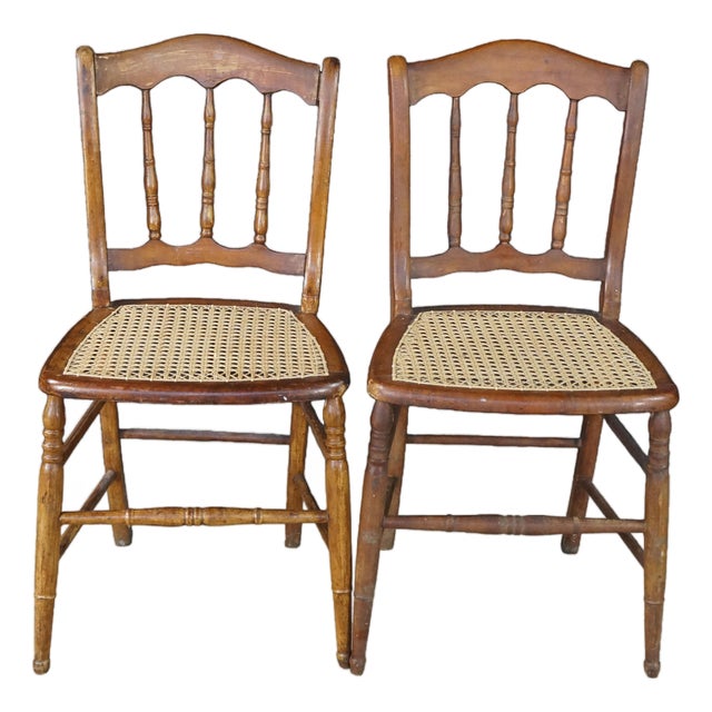 2 Antique Victorian Early American Style Maple Spindle Back Side Chairs Pair For Sale