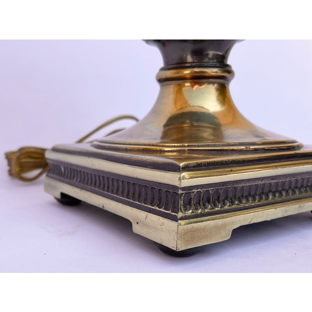 Vintage Hollywood Regency, Empire, Neoclassical Cream Enamel & Brass Urn Table Lamp For Sale - Image 9 of 10