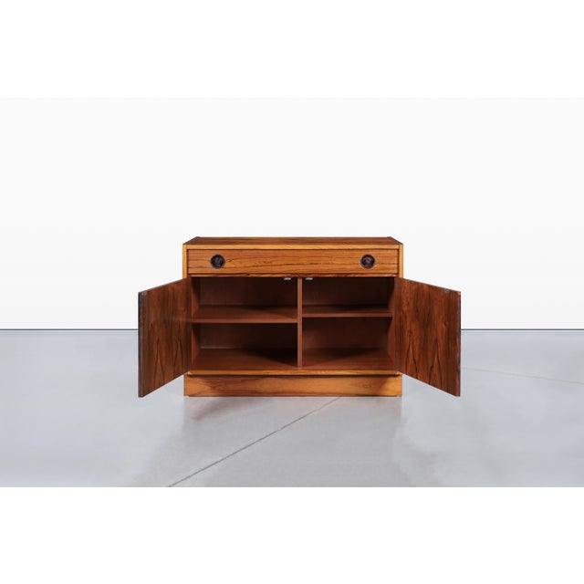 1970s Scandinavian Modern Brazilian Rosewood Small Credenza For Sale - Image 5 of 15