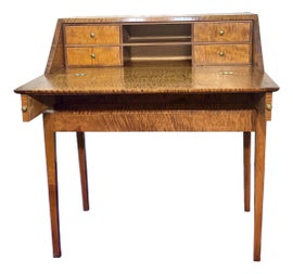 Example of Federal Secretary Desks