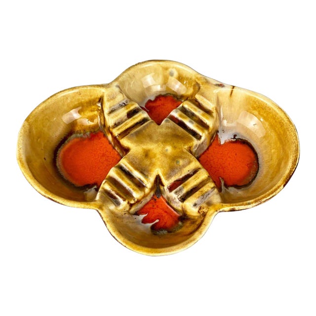 Mid-Century Atomic Orange & Gold Porcelain Sculpted Clover Cigar Ashtray For Sale