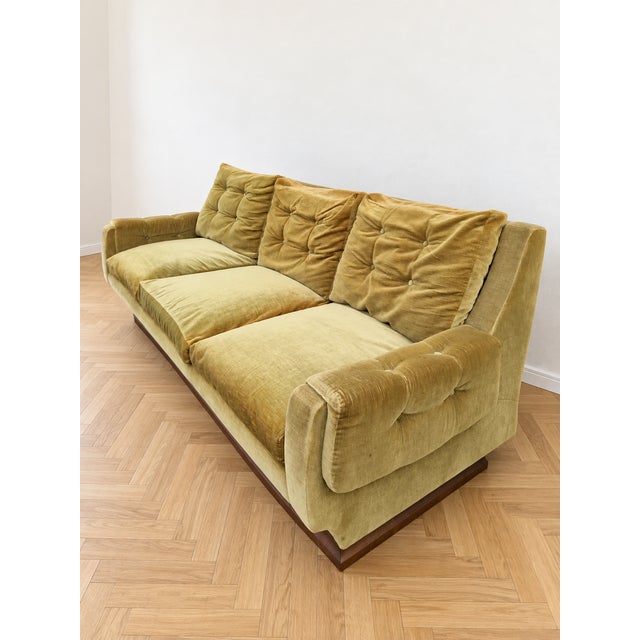 1950s Vintage Green Velvet and Wood Sofa, 1950s For Sale - Image 5 of 9