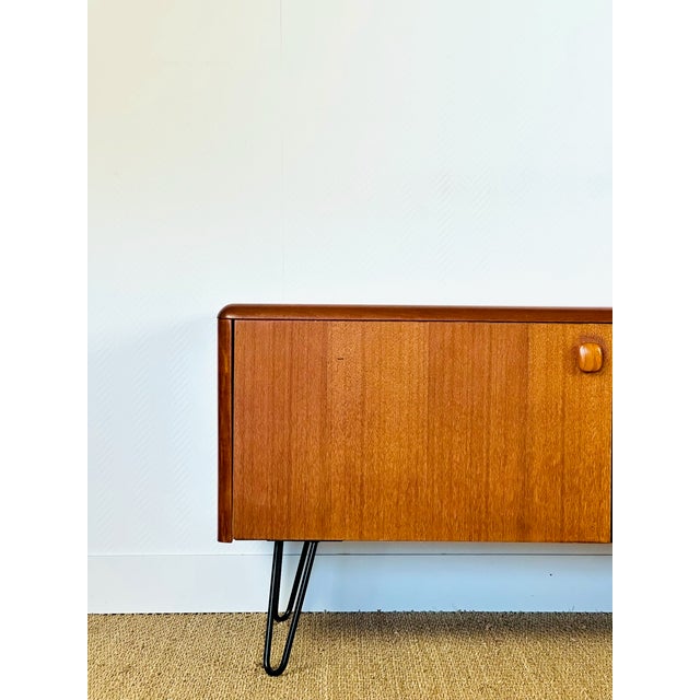 Low Scandinavian Teak Sideboard with 4 Doors and Hairpin Legs, 1960 For Sale - Image 11 of 17