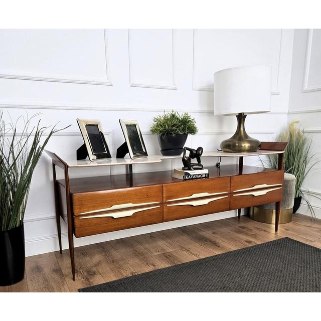 Important and elegantly shaped Italian Art Deco Mid-Century Modern sideboard or credenza, greatly designed with white...