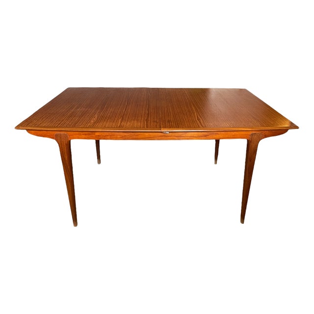 Mid-Century Modern Scandinavian Danish Extendable Teak Dining Table, 1960s For Sale