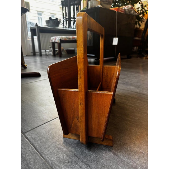 Mid-Century Brass Wicker Magazine Rack Good condition, with normal signs of wear (see photo) H: 40 cm W: 45 cm D: 19 cm