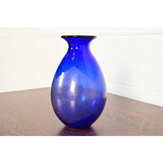 A gorgeous modern Art Deco style art glass vase By Jeff Zimmerman for Tiffany & Co. USA, Circa Late 20th Century Measures:...