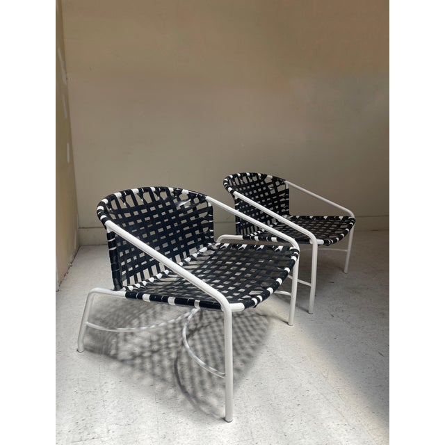1960s 1960s Attributed to Brown Jordan Kantan Outdoor 3 - Piece Lounge Set W / Lounge Chairs & Side Table For Sale - Image 5 of 6