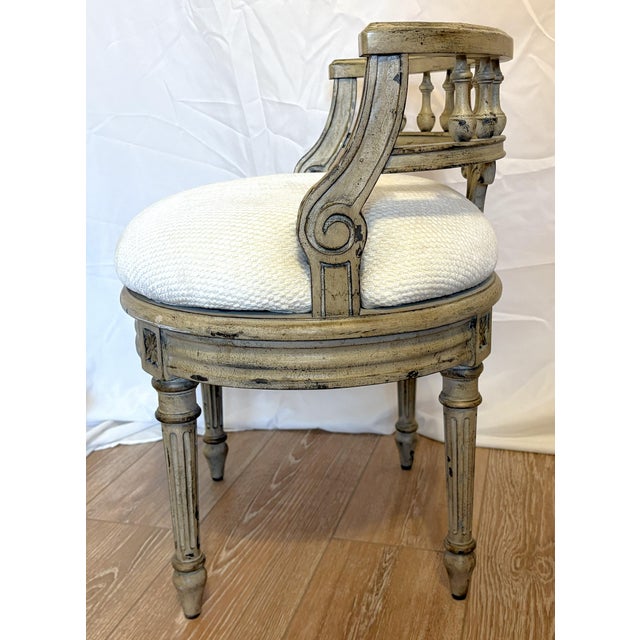 Very pretty French style vanity stool from the late 20th century. This piece is made of wood with a waxed factory finish...