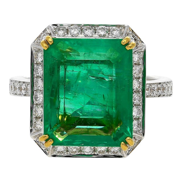 8 carat Colombian Emerald in 18K White Gold Diamond Halo Ring, Size 7 For Sale