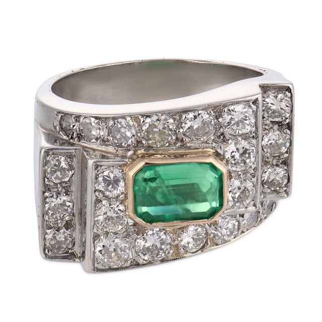 Mid-Century Modern Retro Style 1.38 Carat Emerald Diamond Platinum Tank Ring, Size 7.5 For Sale - Image 3 of 6