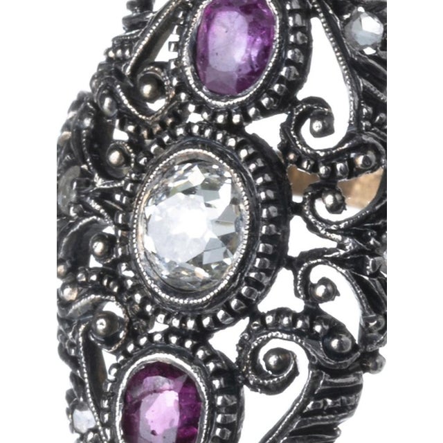 Antique jewelry ring in 19.2K gold and silver. Portuguese; in silver and 19.2kt gold; fenestrated and set with antique cut...