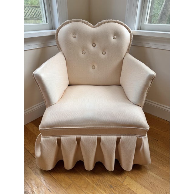 Hollywood Regency 1950s Heart-Shaped Sweetheart Boudoir Chair, Attributed to LoveShackFancy For Sale - Image 3 of 14