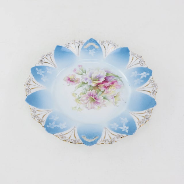Early 20th Century Antique Blue and White Scalloped Porcelain Plate With Pastel Flowers For Sale - Image 5 of 7