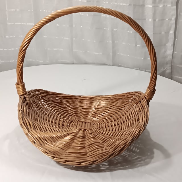Vintage Rustic European Style Flower Picking and Gathering Basket. Beautiful Warm Brown Color. Great for gathering flowers...