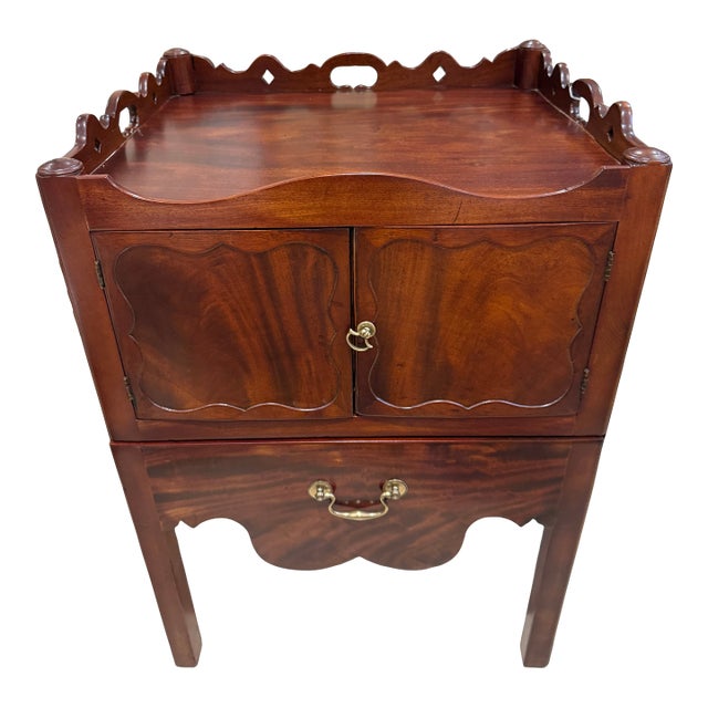 Early 19th Century Georgian Mahogany Bedside Cabinet For Sale