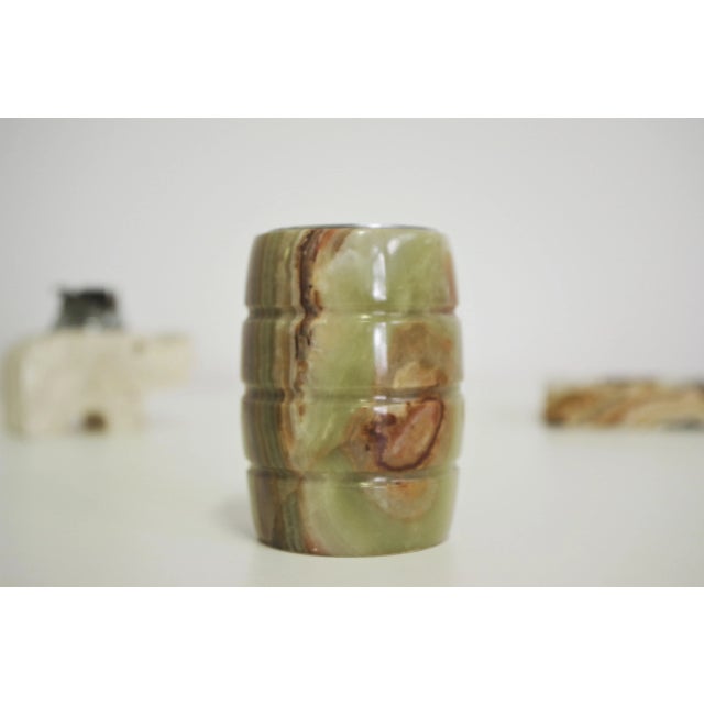 4 accessories, lighter and ashtray in marble and onyx, 70s the measurements of the accessories are as follows: d5.5 x h8.5...