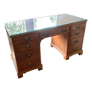 1970s Early American Ethan Allen Double Pedestal Executive Desk For Sale