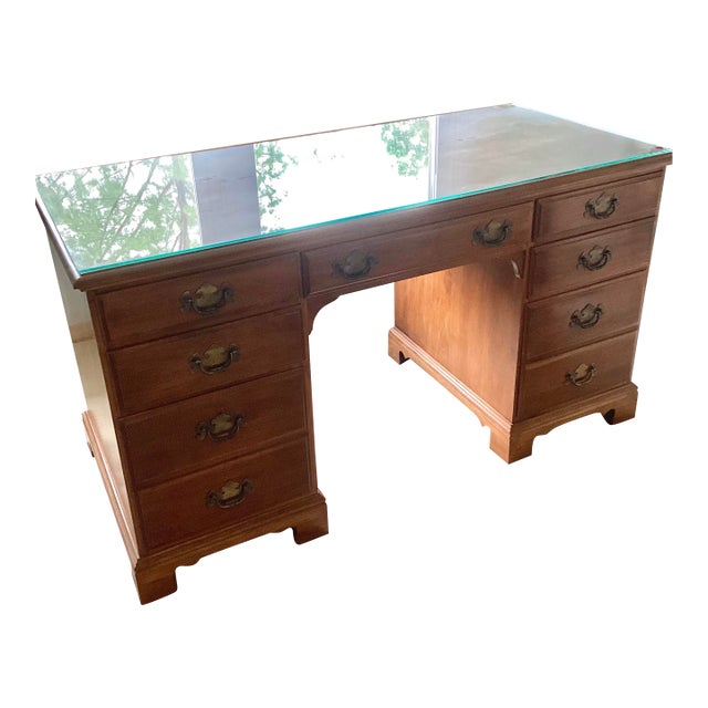 1970s Early American Ethan Allen Double Pedestal Executive Desk For Sale