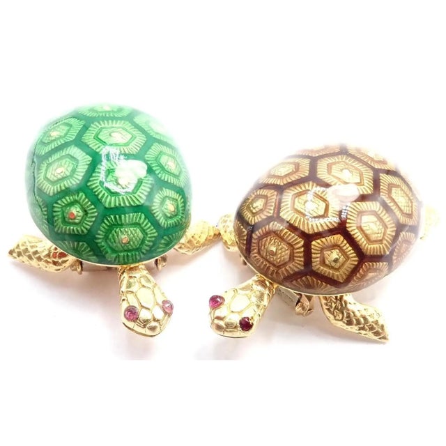 Contemporary 1960s Boucheron France Yellow Gold Enamel Set of Two Turtle Brooches For Sale - Image 3 of 12