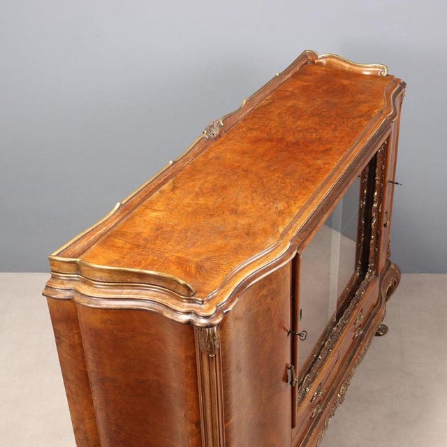 Chippendale Sideboard in Walnut and Burl For Sale - Image 10 of 12