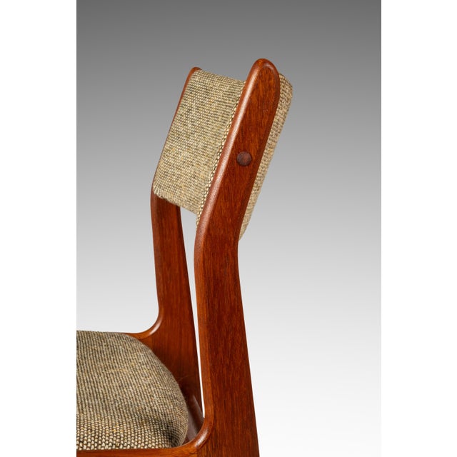 Danish Mid-Century Modern Dining / Desk Chair in Solid Teak & Original Oatmeal Fabric Attributed to Scandinavia Woodworks Co., C. 1970's For Sale - Image 13 of 18