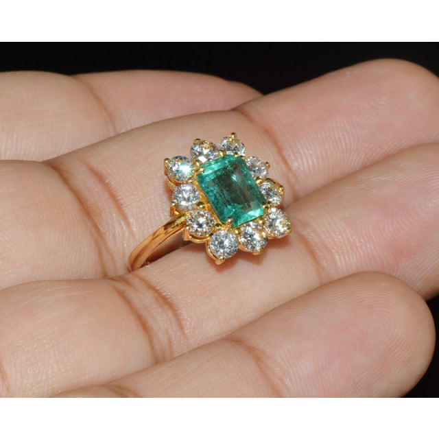 Green Certified Natural 2.73cts Diamond Emerald 18k Gold Dinner Halo Ring For Sale - Image 8 of 14