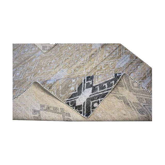 Early 21st Century Indian Palermo Wool & Silk 5x7 Grey, Black & Tan Handmade Area Rug #9902770 For Sale - Image 5 of 5
