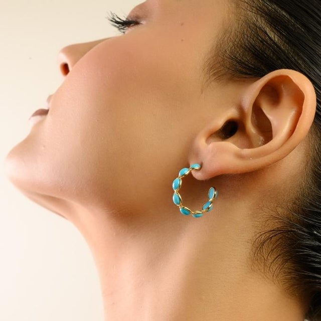 1.25 Carat Turquoise Chunky Women's Hoop Earrings in 18k Solid Gold- A Pair For Sale In New York - Image 6 of 10