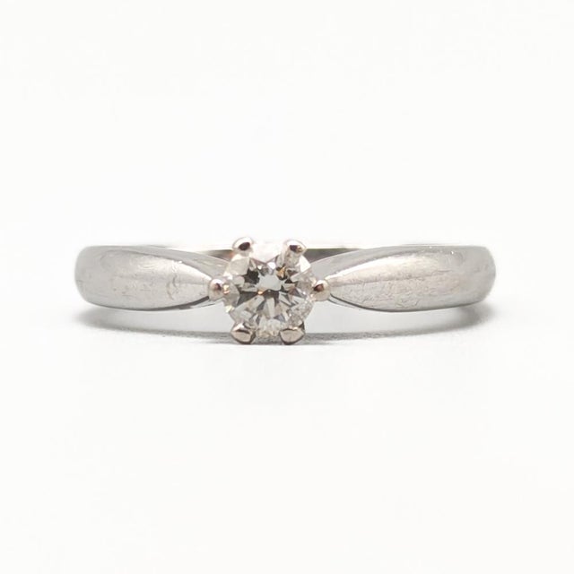 Solitaire Ring in White Gold with Diamond For Sale - Image 4 of 4