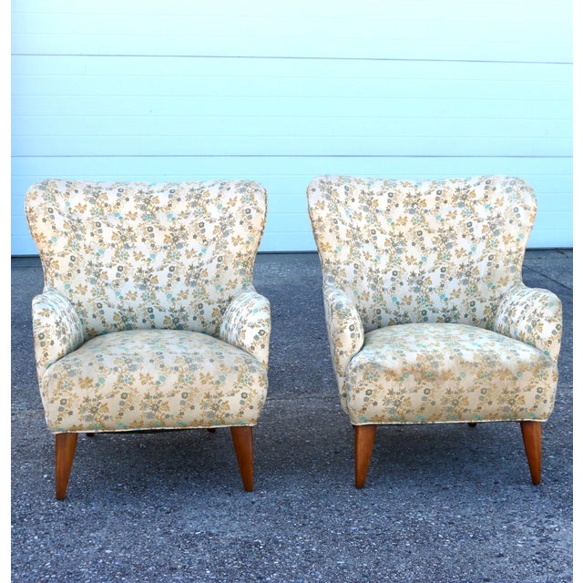 Bring an iconic piece of American mid-century design into your next project. This rare pair of Heywood-Wakefield armchairs...