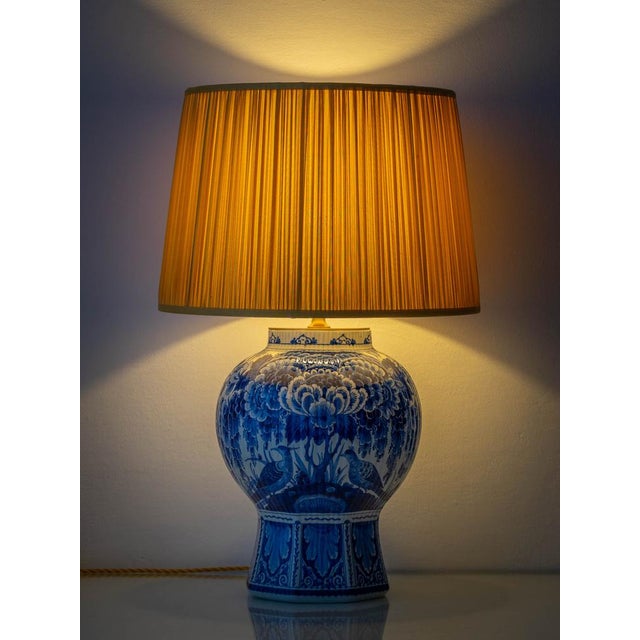 Large Hand-Painted 300th Anniversary Ceramic Table Lamp from Royal Delft, 1953 For Sale - Image 4 of 17