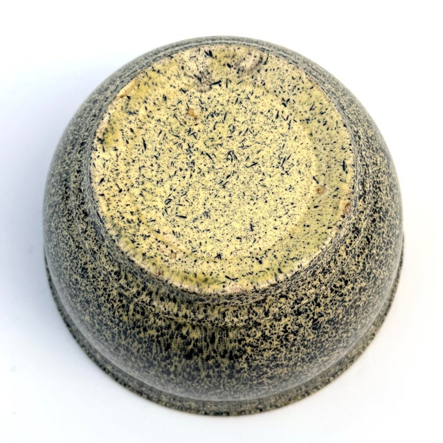 Antique Yellow Spongeware Mixing Bowl – Specked Blue Exterior, Classic Folk Art Stoneware / Yellowware For Sale In Buffalo - Image 6 of 6