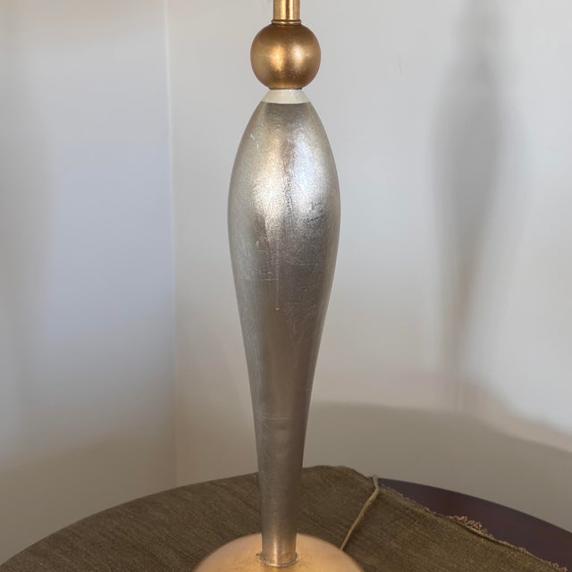 Silver 1980s Postmodern Lam Lee Group "Leeazanne" Silver & Gold Leaf Table Lamp For Sale - Image 8 of 10